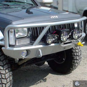 Усиленный бампер на Jeep Cherokee