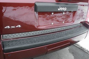 Накладка на задний бампер на Jeep Commander