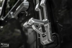 Титано-алюминиевые откидные ступеньки крепящиеся на петли дверей